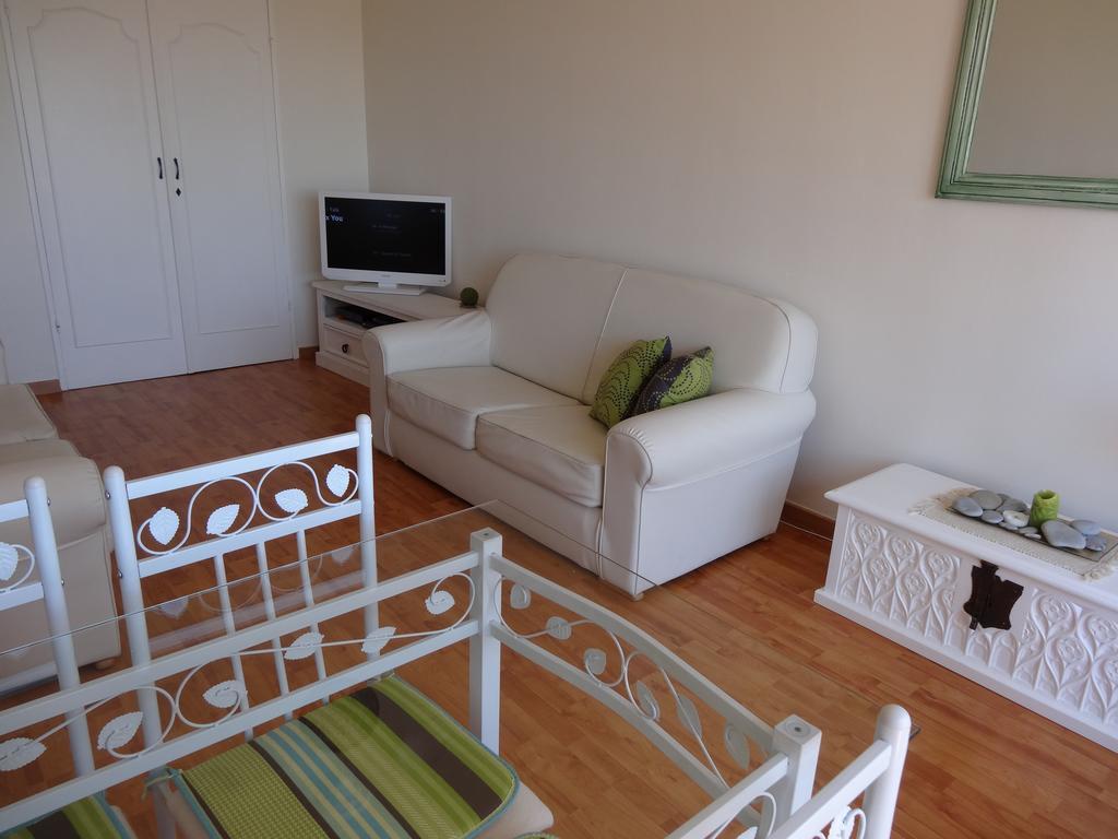 2 Bedroom Modern Apartment In Antibes With Sea View Rum bild