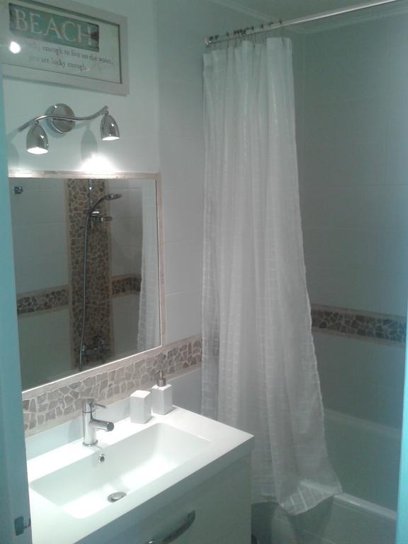 2 Bedroom Modern Apartment In Antibes With Sea View Rum bild