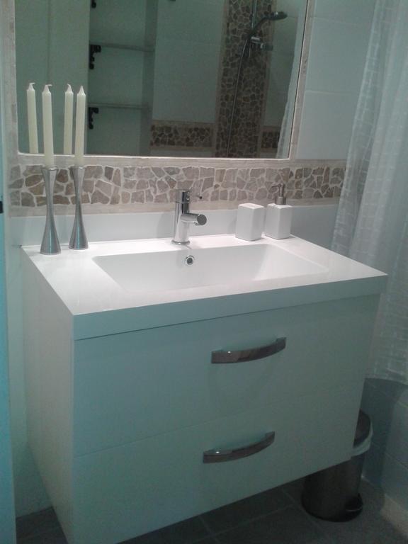 2 Bedroom Modern Apartment In Antibes With Sea View Rum bild