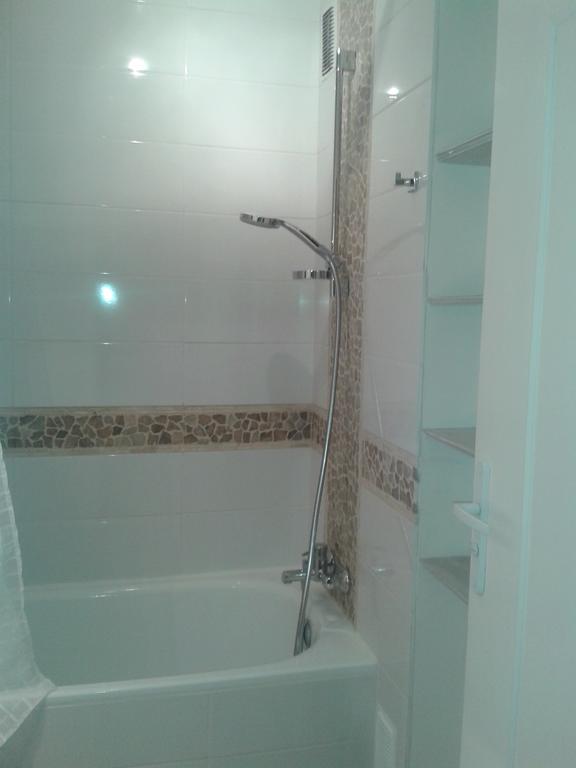 2 Bedroom Modern Apartment In Antibes With Sea View Rum bild