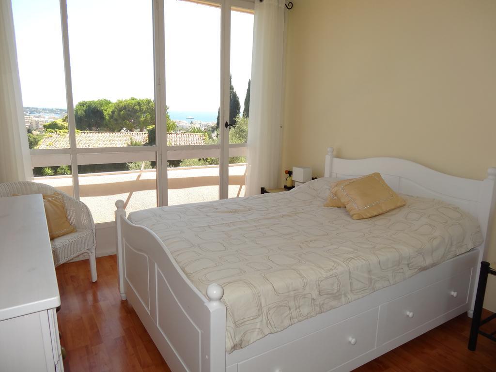2 Bedroom Modern Apartment In Antibes With Sea View Rum bild