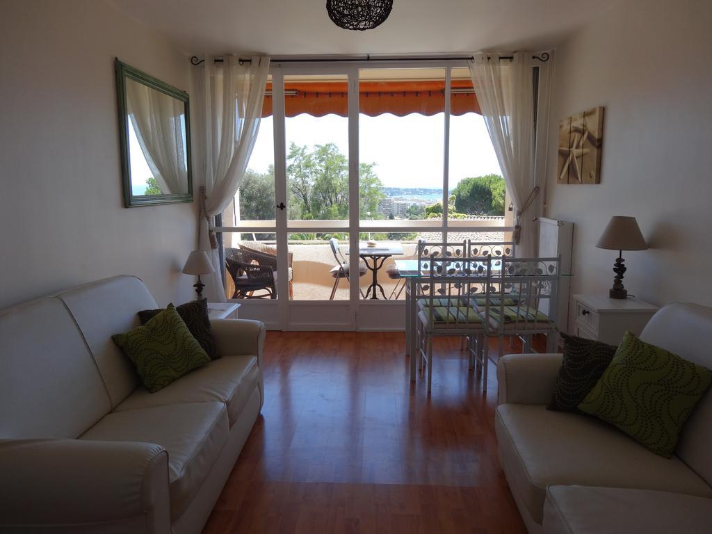 2 Bedroom Modern Apartment In Antibes With Sea View Rum bild
