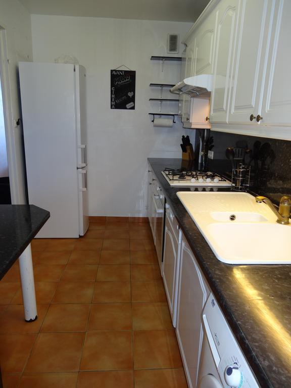 2 Bedroom Modern Apartment In Antibes With Sea View Rum bild